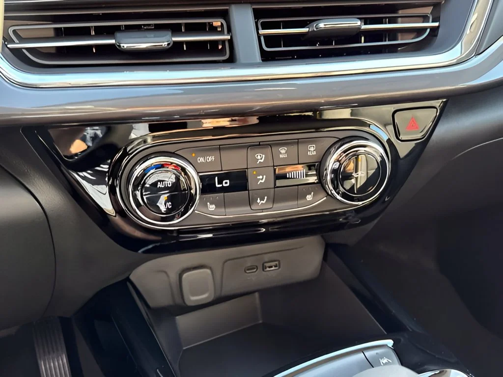 New 2026 Mosaic Black Metallic Chevrolet ACTIV image 27