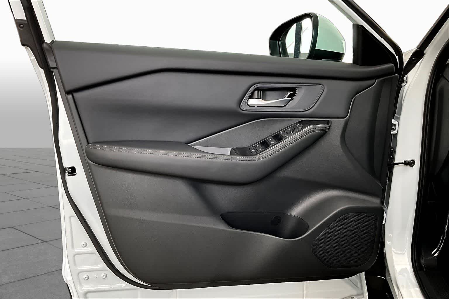 New 2026 Everest White Pearl Tricoat Nissan SV image 13