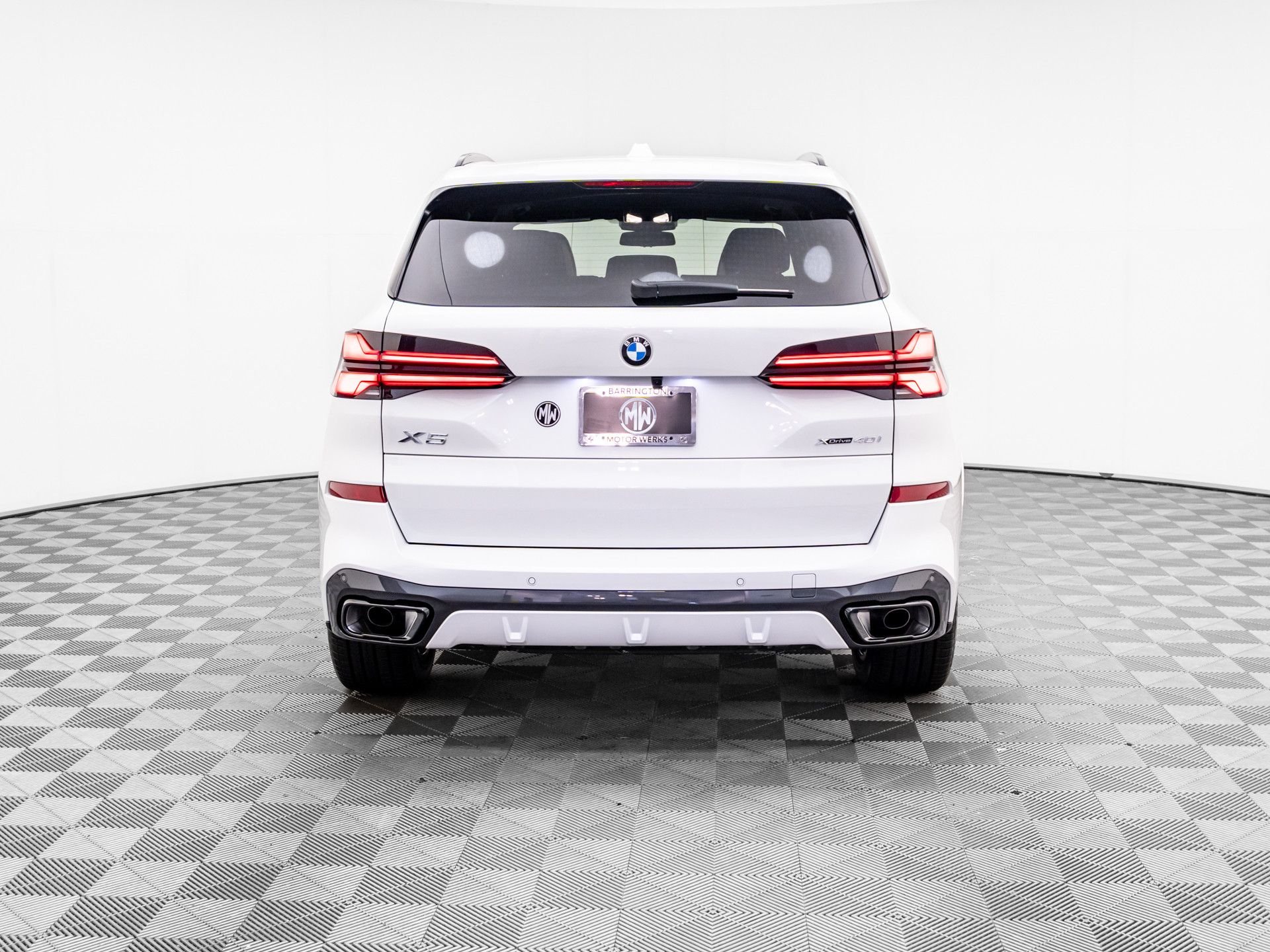 Certified Used 2026 Mineral White Metallic BMW xDrive40i image 5