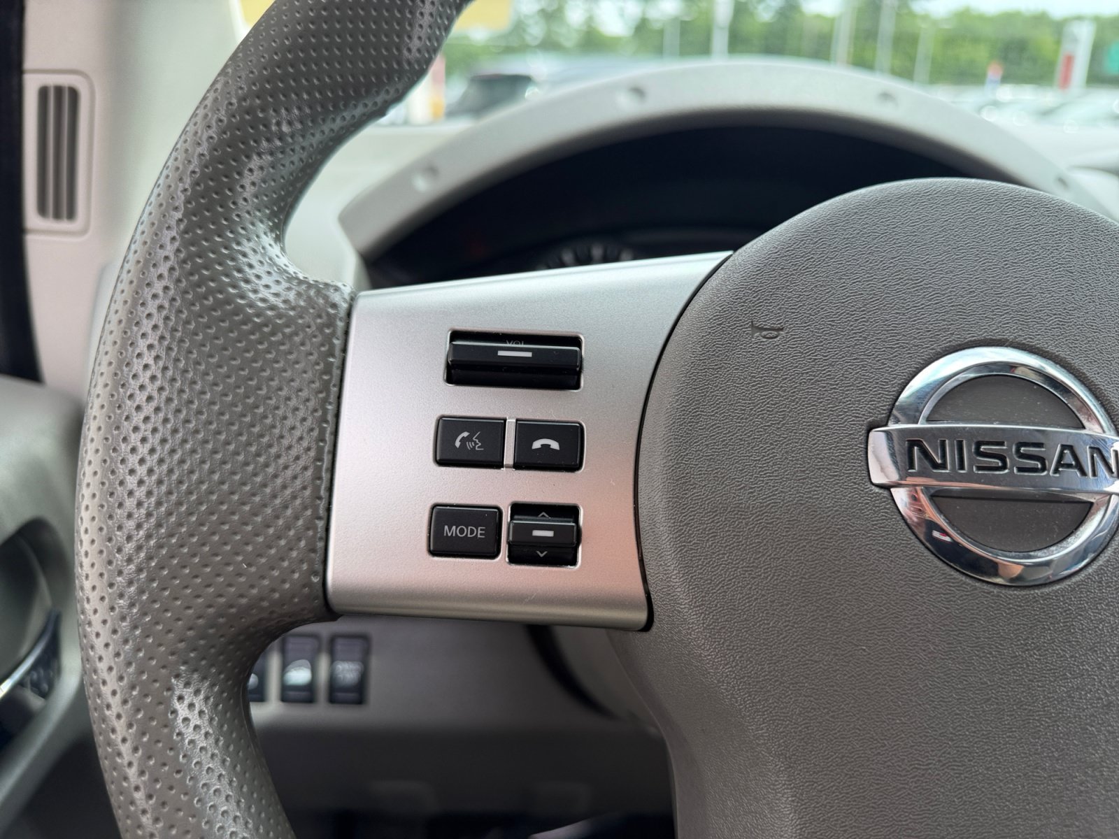 Used 2020 Arctic Blue Metallic Nissan SV image 10
