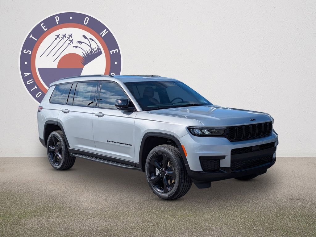 New 2025 Silver Zynith Exterior Paint Jeep Altitude X image 2