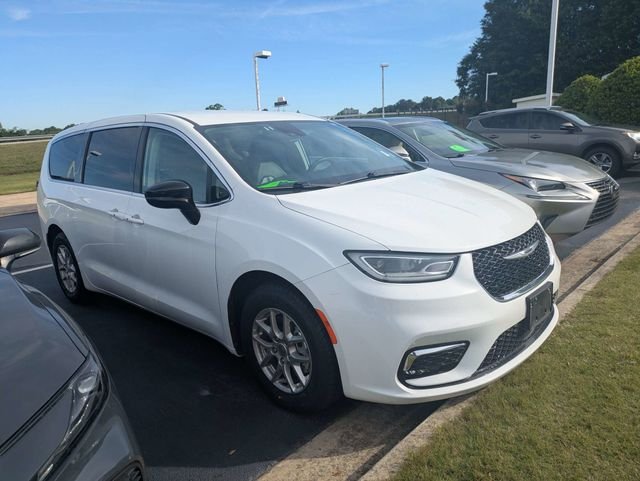 Used 2024 White Chrysler Touring L image 2