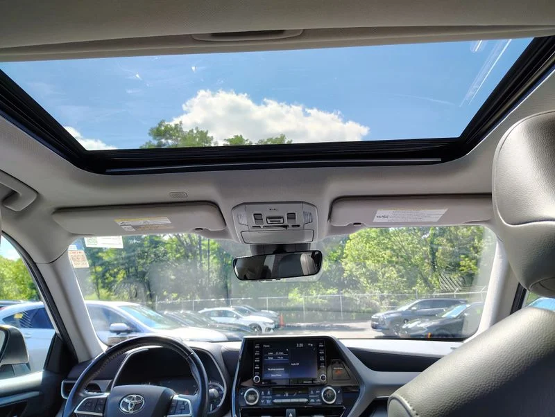 Used 2022 Silver Toyota XLE image 23