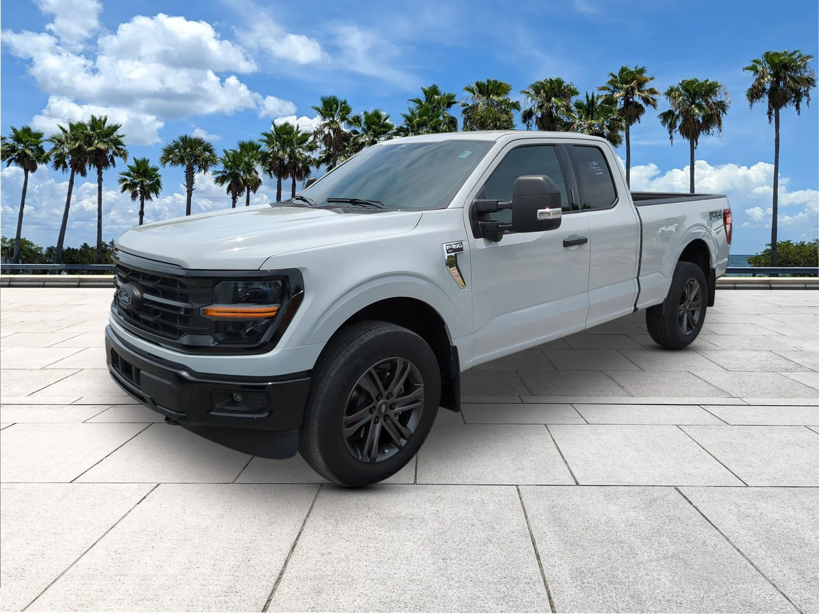 Used 2024 Avalanche Ford XLT image 3