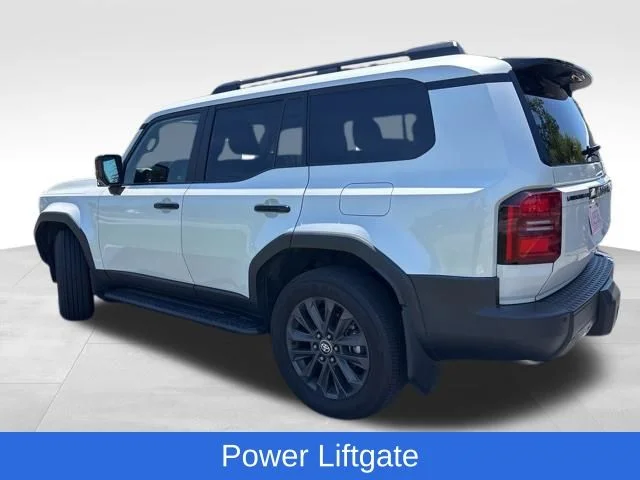 Used 2024 Wind Chill Pearl Toyota Base image 7