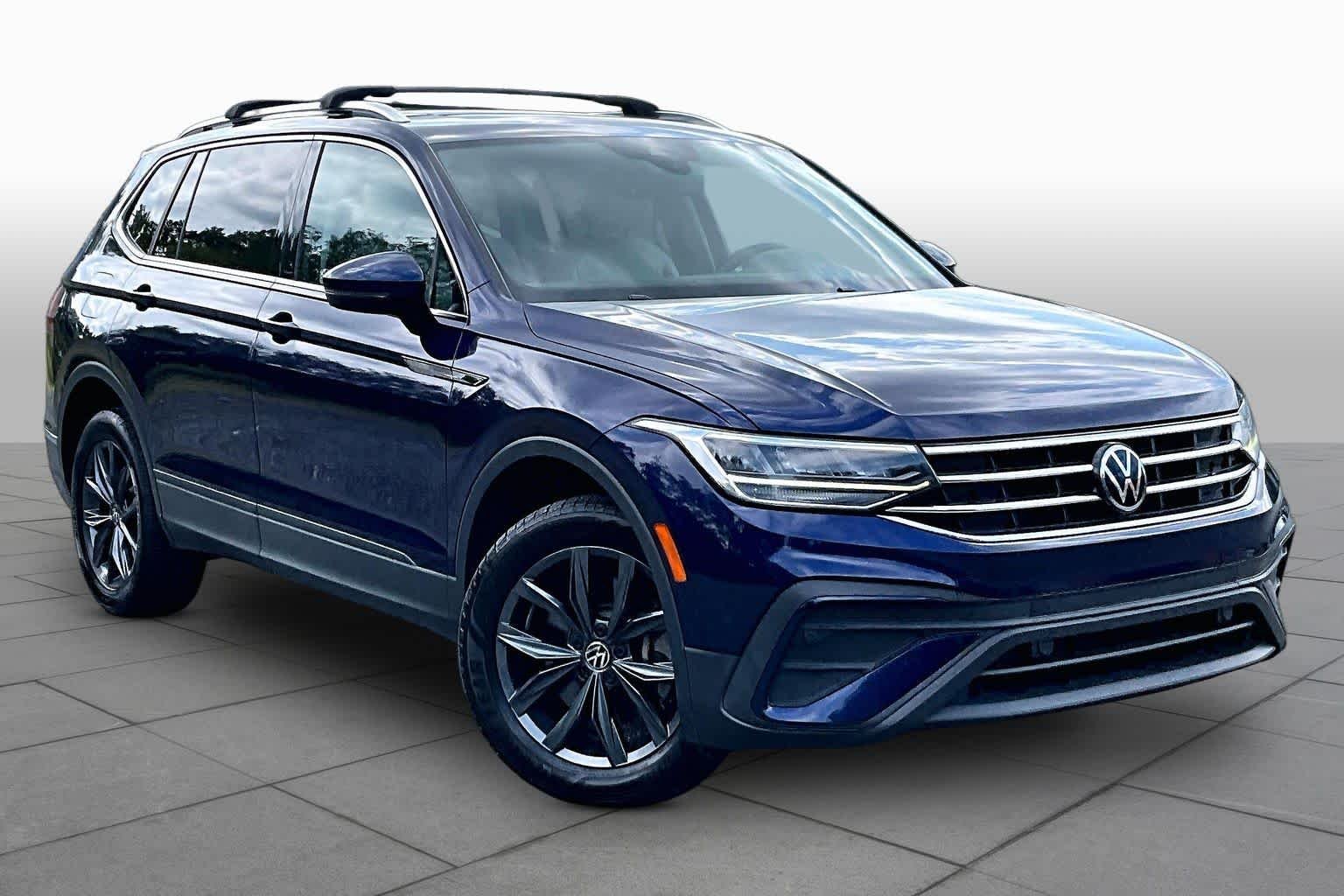 Used 2022 Atlantic Blue Metallic Volkswagen SE image 3