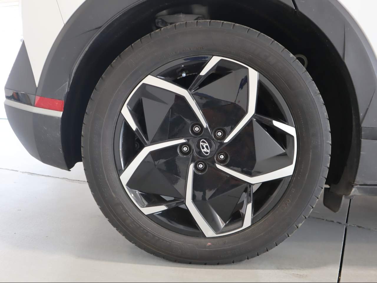 Used 2024 Atlas White Hyundai SE image 9