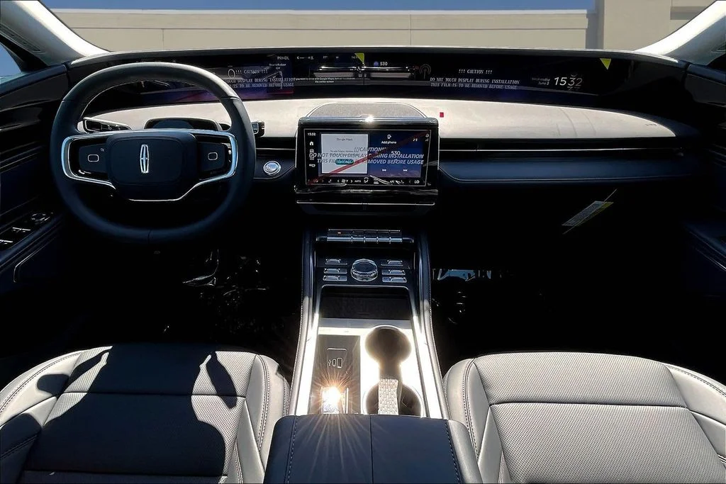 New 2026 Silver Radiance Metallic Clearcoat Lincoln Premiere image 5