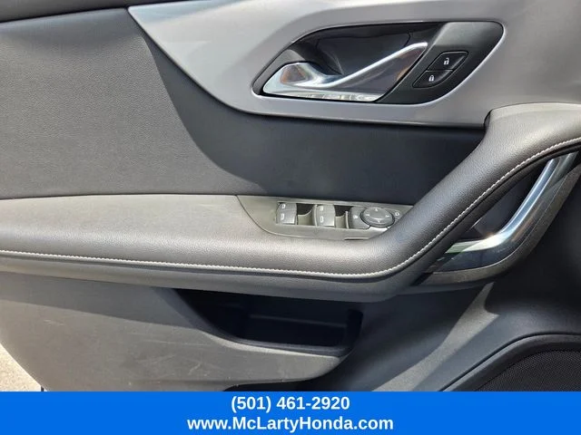 Used 2025 Summit White Chevrolet LT image 33