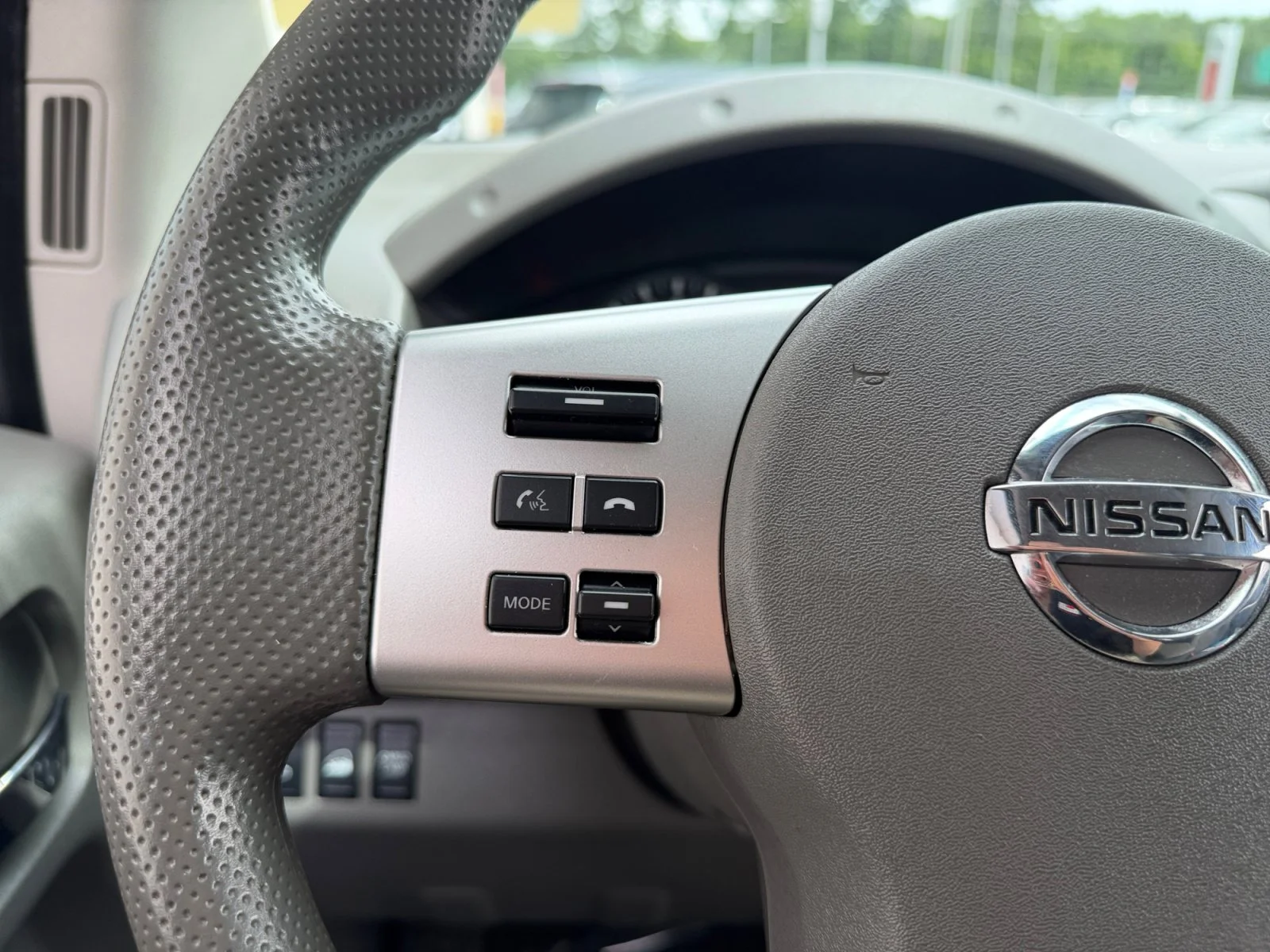 Used 2020 Arctic Blue Metallic Nissan SV image 10