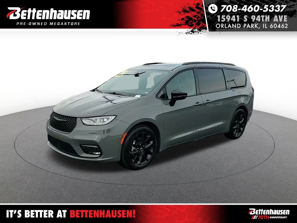 2025 Chrysler Pacifica Limited's photo