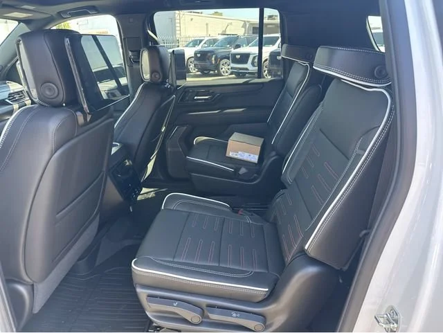 2026 GMC Yukon XL AT4 Ultimate - Photo 7
