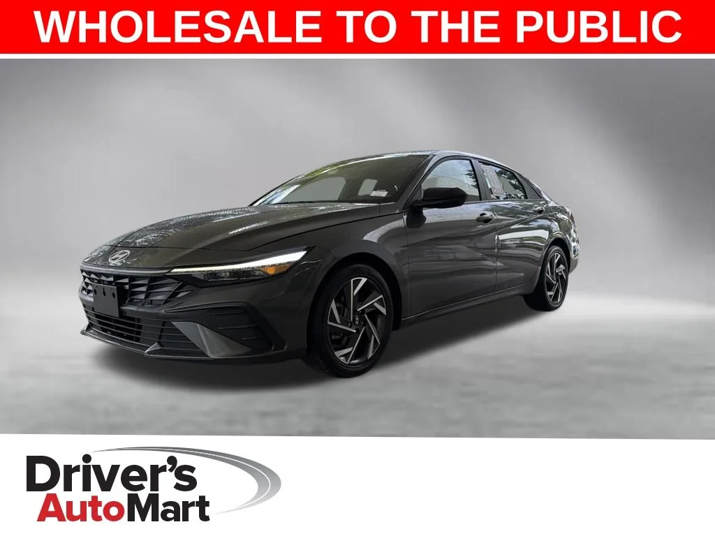 Used 2025 Gray Hyundai SEL Sport image 1