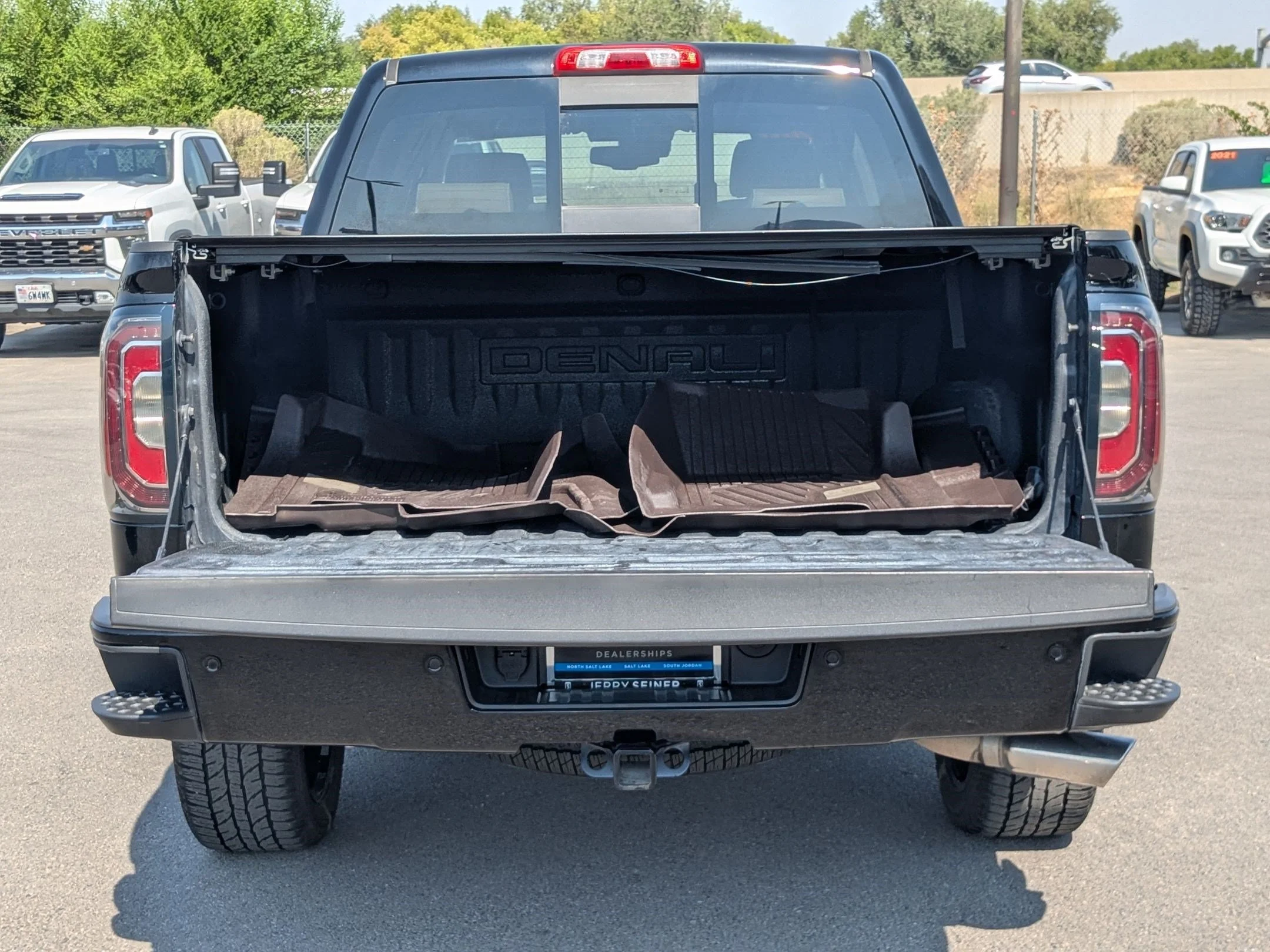Used 2017 Onyx Black GMC Denali image 32