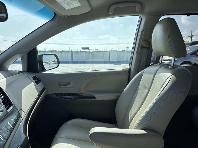 Used 2014 Cypress Pearl Toyota LE image 29