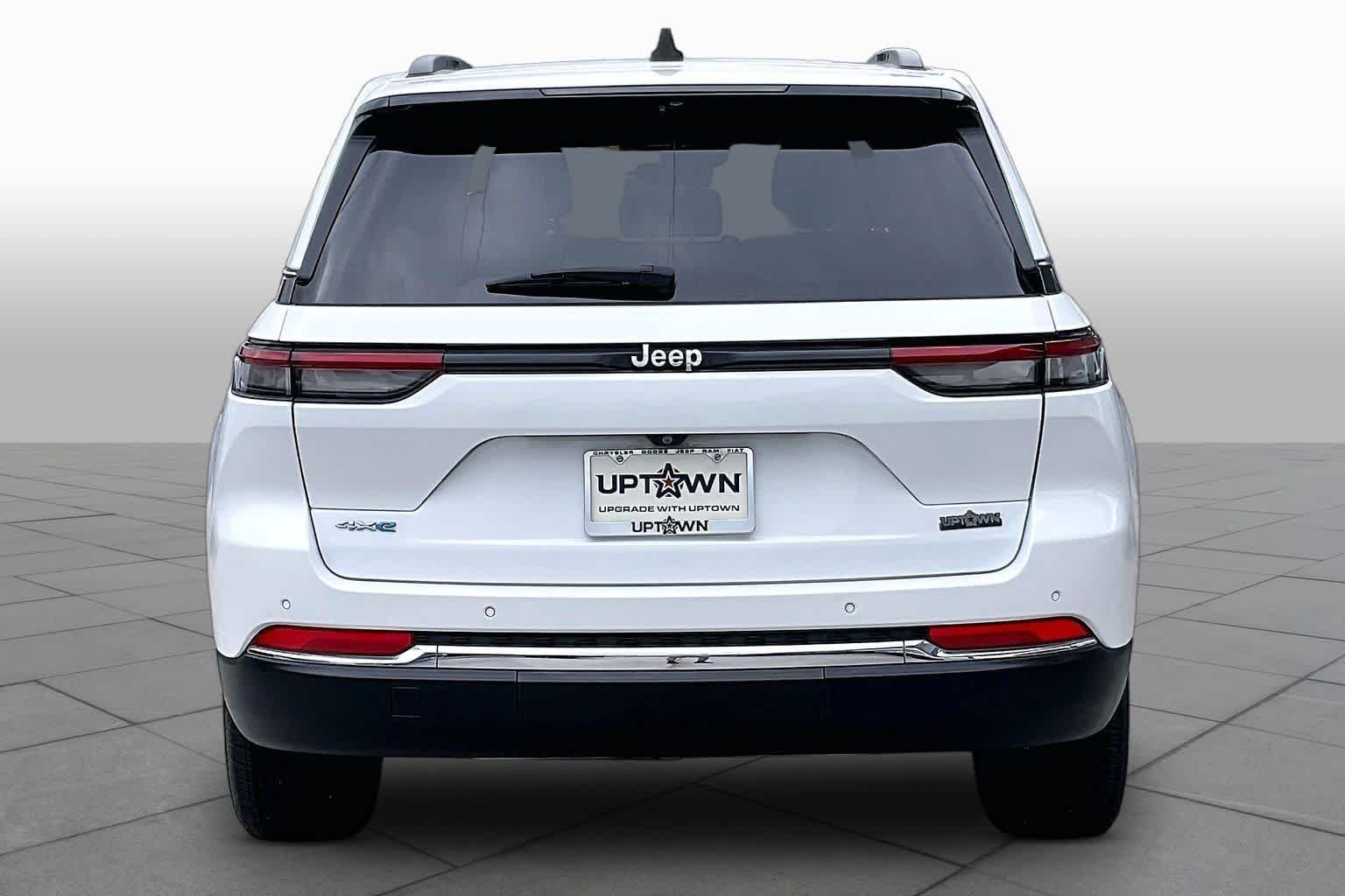 Used 2022 Bright White Clearcoat Jeep  image 5