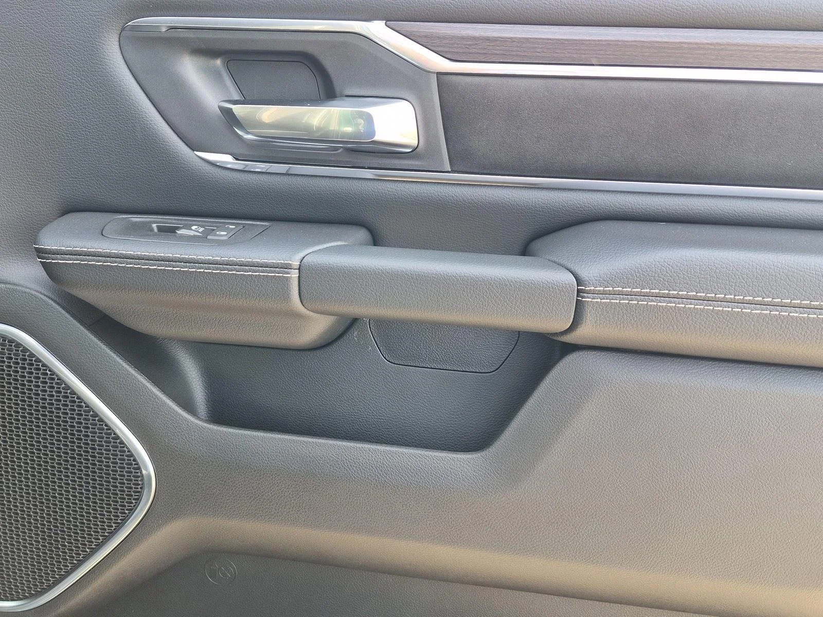New 2026 Serrano-Green Metallic Exterior Paint RAM Laramie image 10
