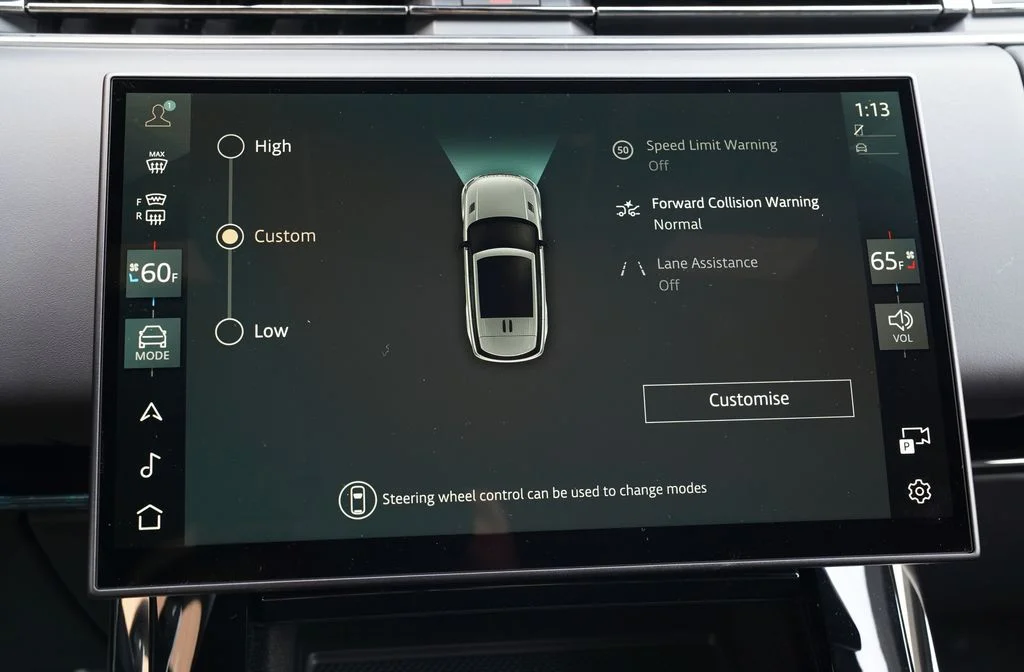 New 2026 Fuji White Land Rover Dynamic SE image 21