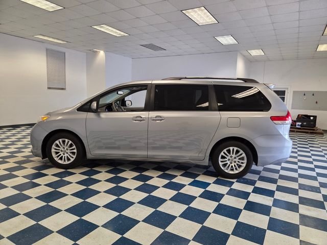 Used 2013 Silver Toyota XLE image 4