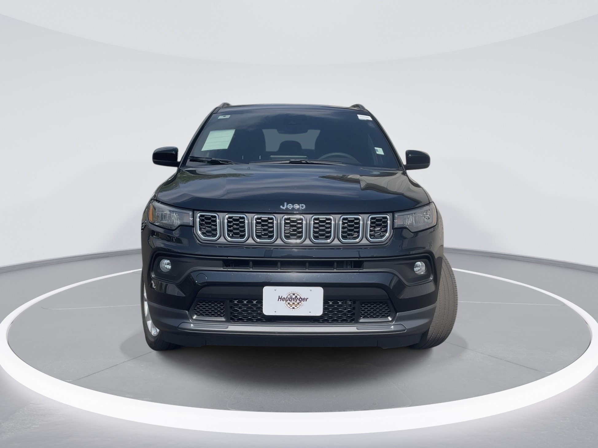 Used 2024 Diamond Black Crystal Pearlcoat Jeep Latitude Lux image 2