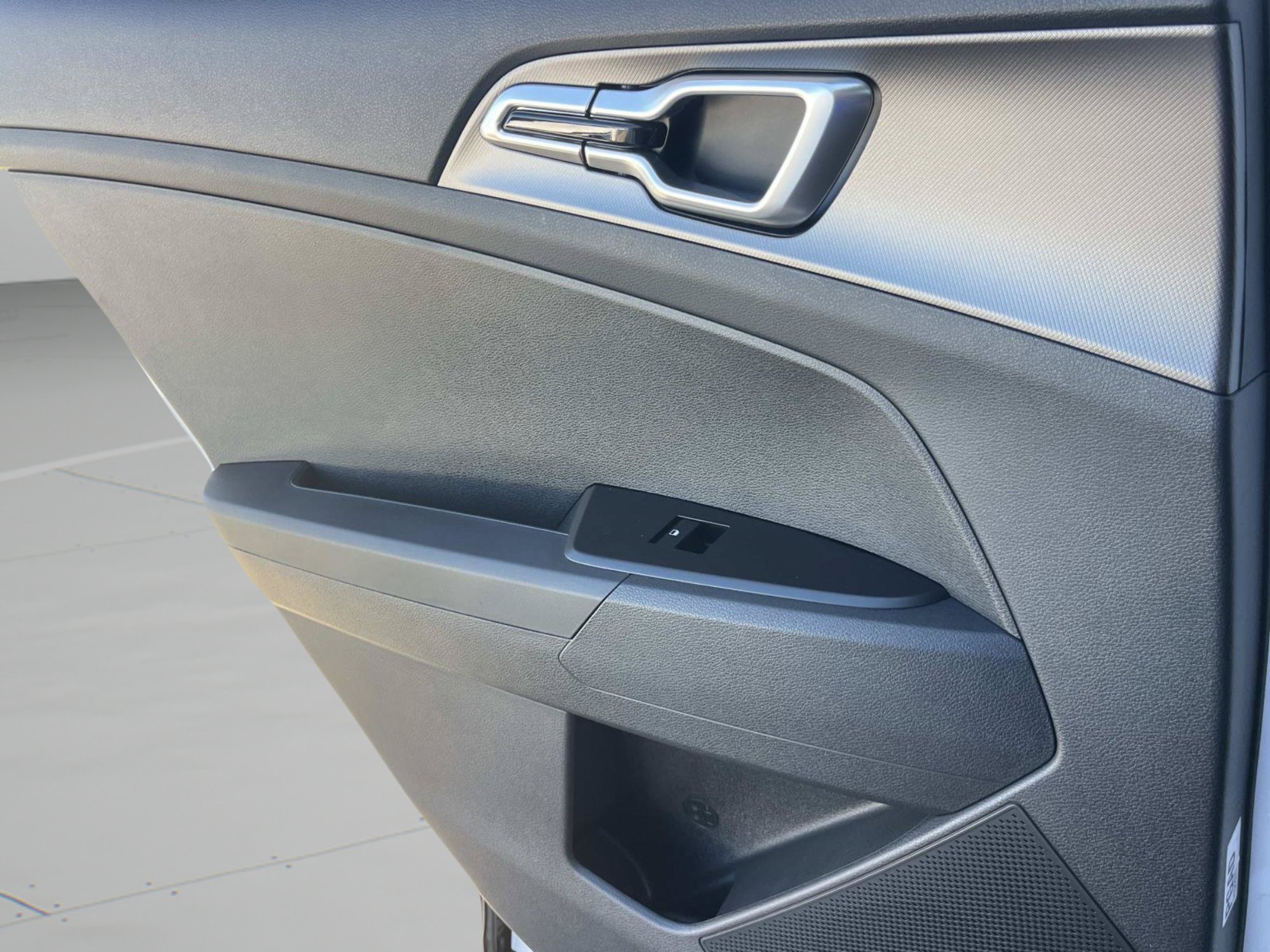 New 2027 Snow White Pearl Kia S image 15