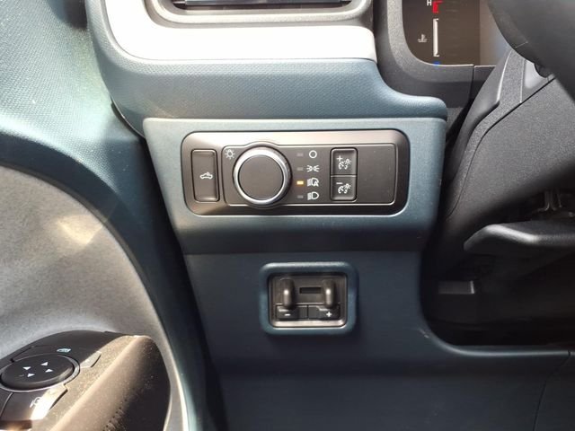 New 2026 Space White Metallic Ford XLT image 25