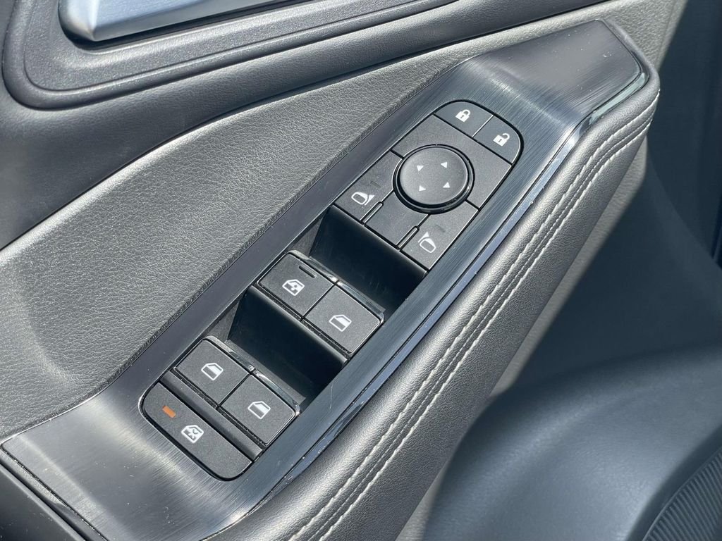 2025 Nissan Rogue SV - Photo 17