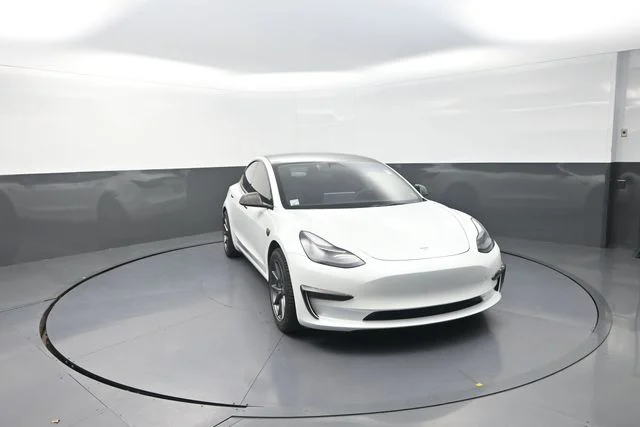 Used 2022  Tesla Long Range image 2