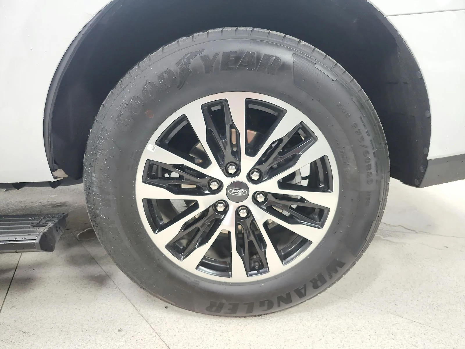 Used 2025 White Ford Platinum image 16