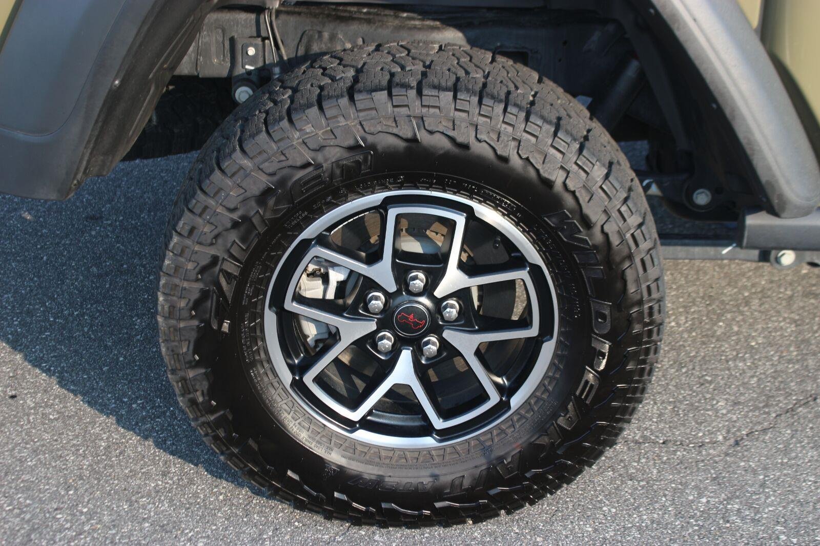 Used 2025 Green Jeep Rubicon image 38
