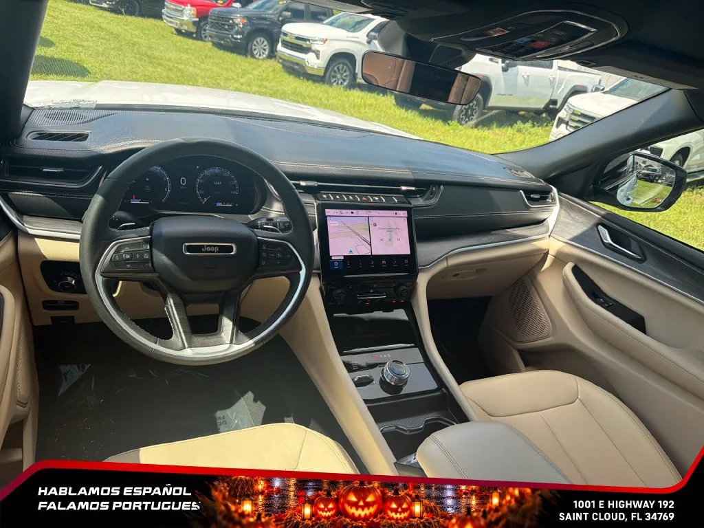 Used 2025 White Jeep Limited 4x4 image 26