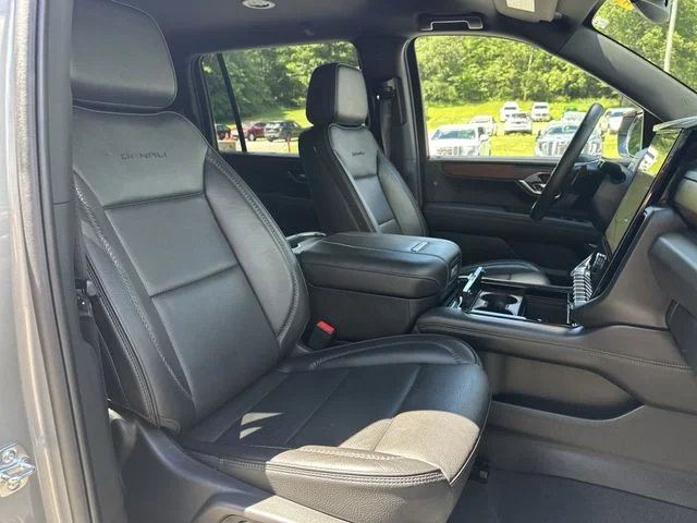 Used 2025 Silver GMC Denali image 28