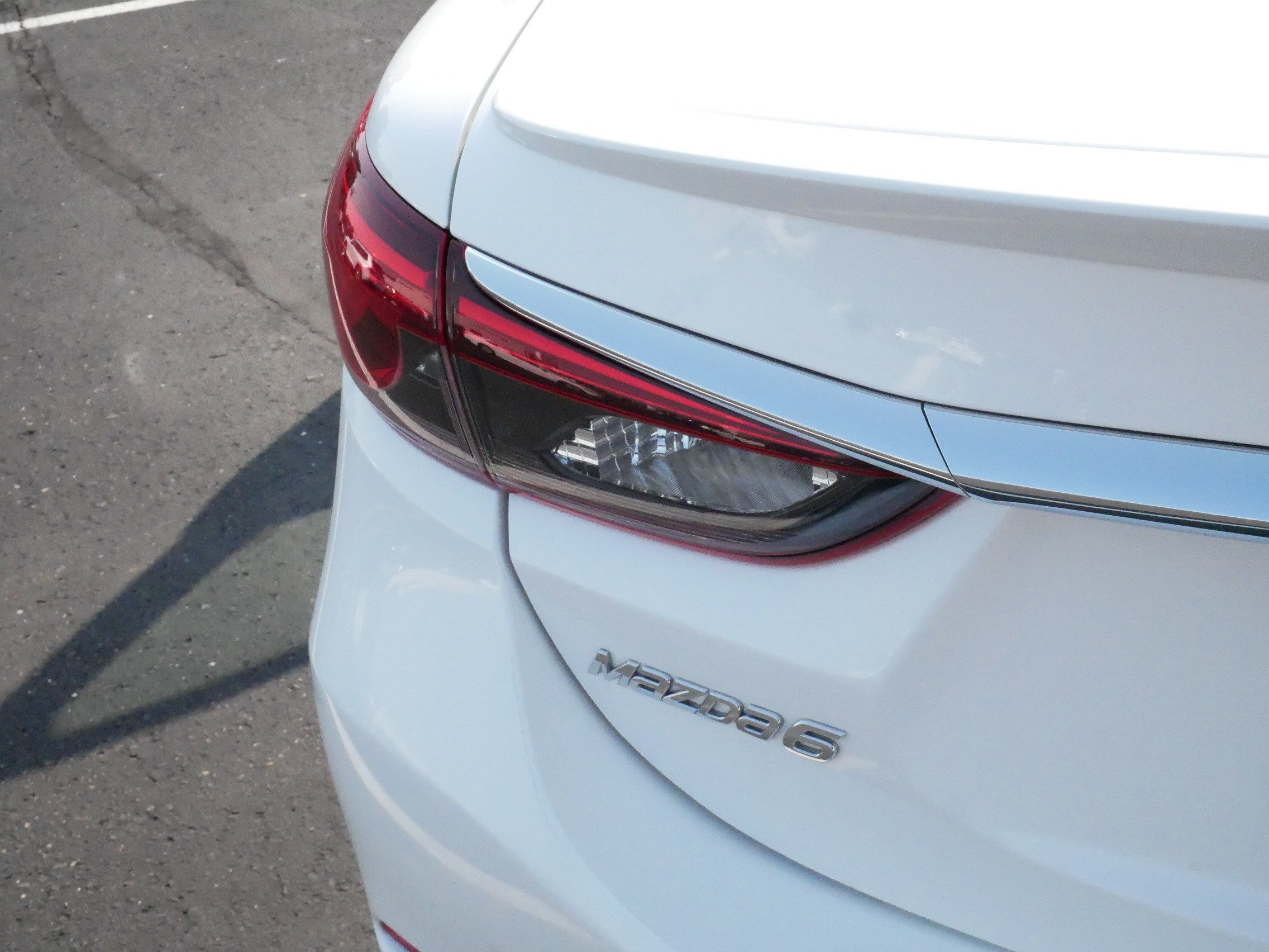 Used 2016 Snowflake White Pearl Mica Mazda i Grand Touring image 17