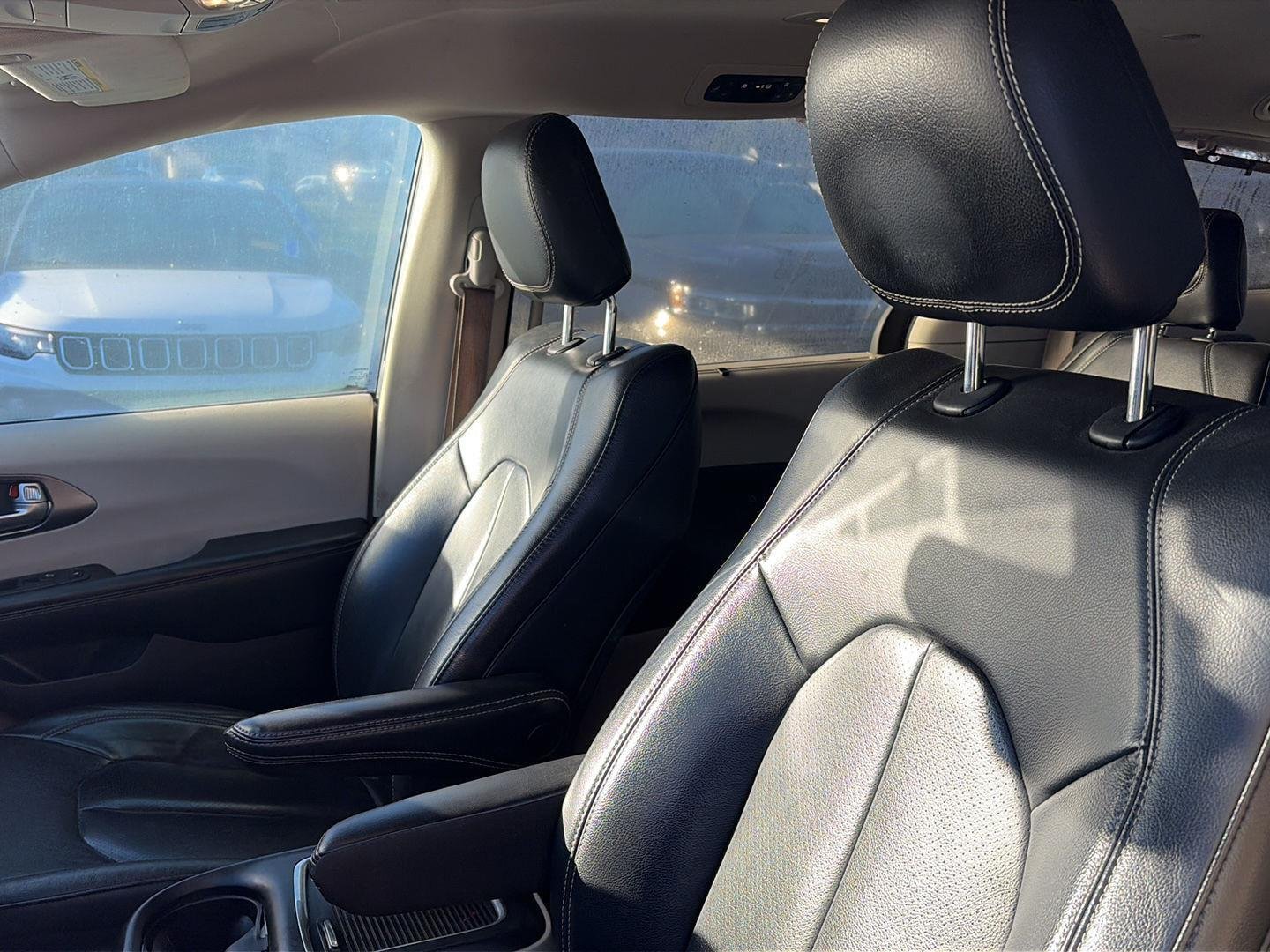 Used 2022 Fathom Blue Pearlcoat Chrysler Touring L image 21