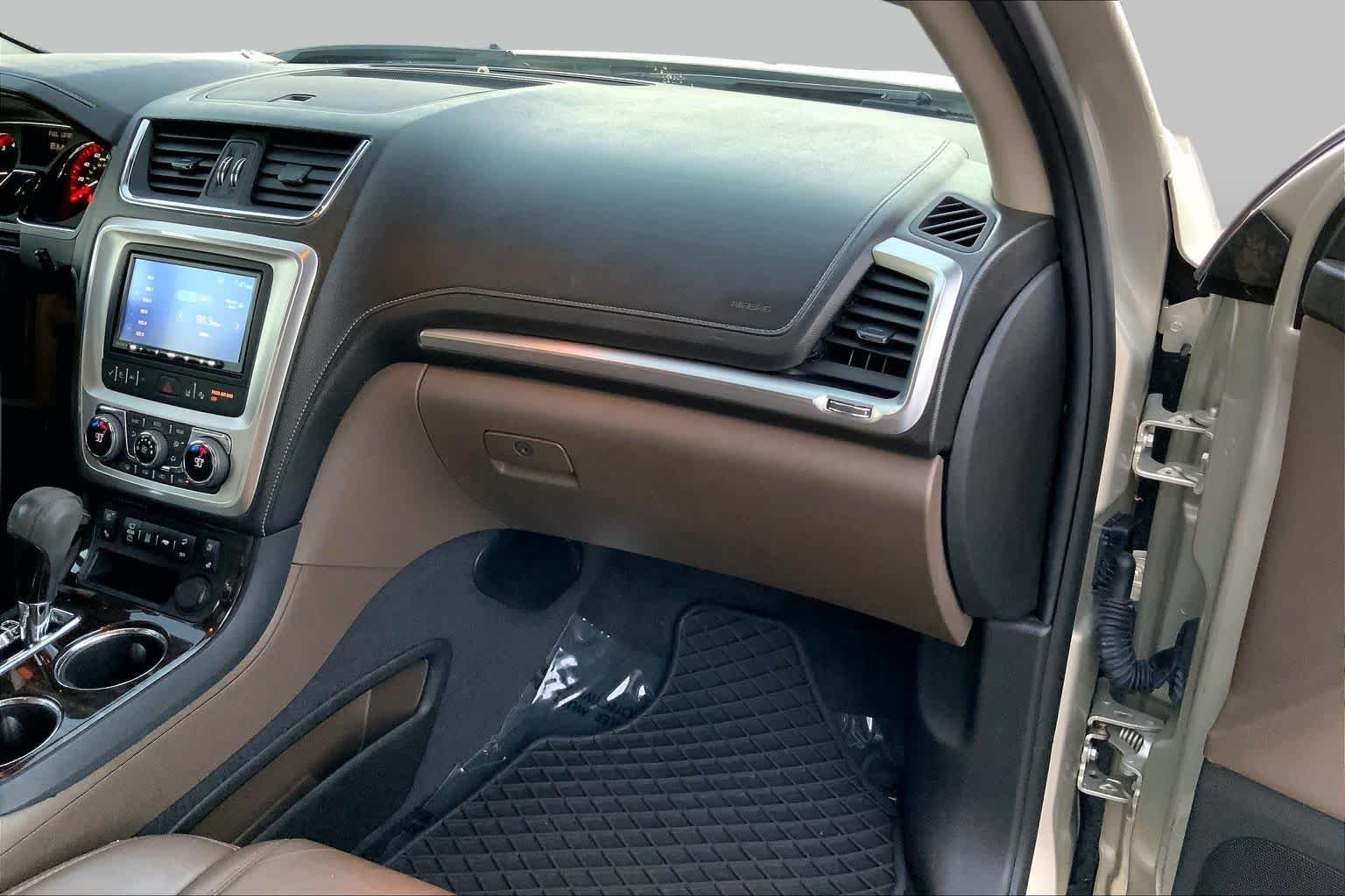 Used 2014 Champagne Silver Metallic GMC SLT image 16