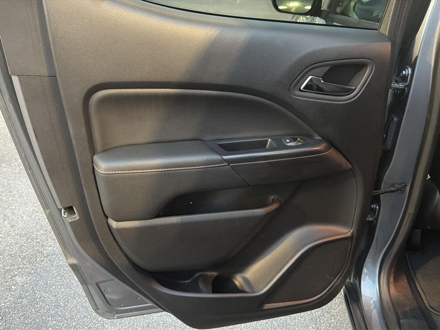 Used 2021 Satin Steel Metallic GMC 4WD AT4 w/Leather image 17
