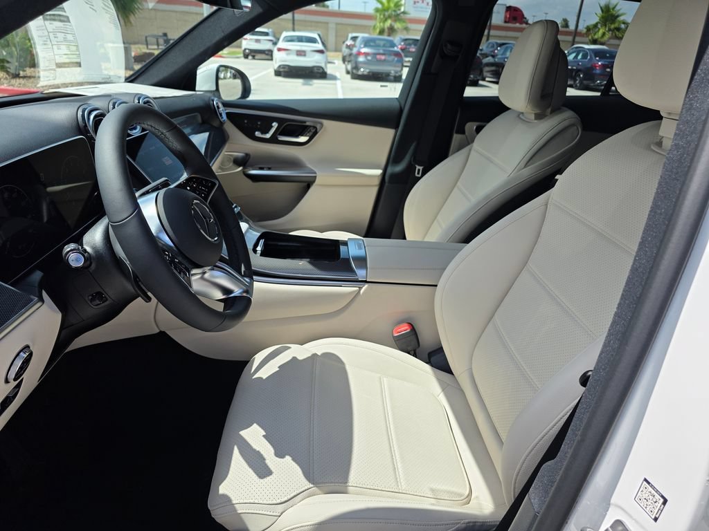 New 2026 Polar White Mercedes-Benz GLC 300 image 41