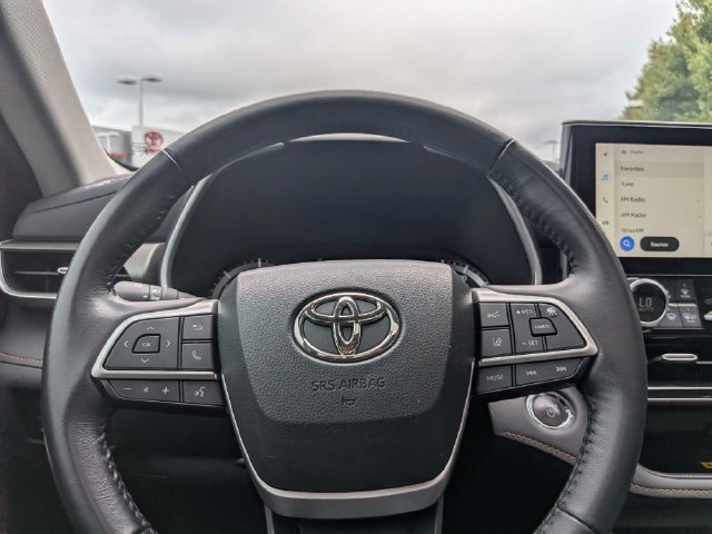 Used 2023 Beige Toyota Bronze Edition image 27