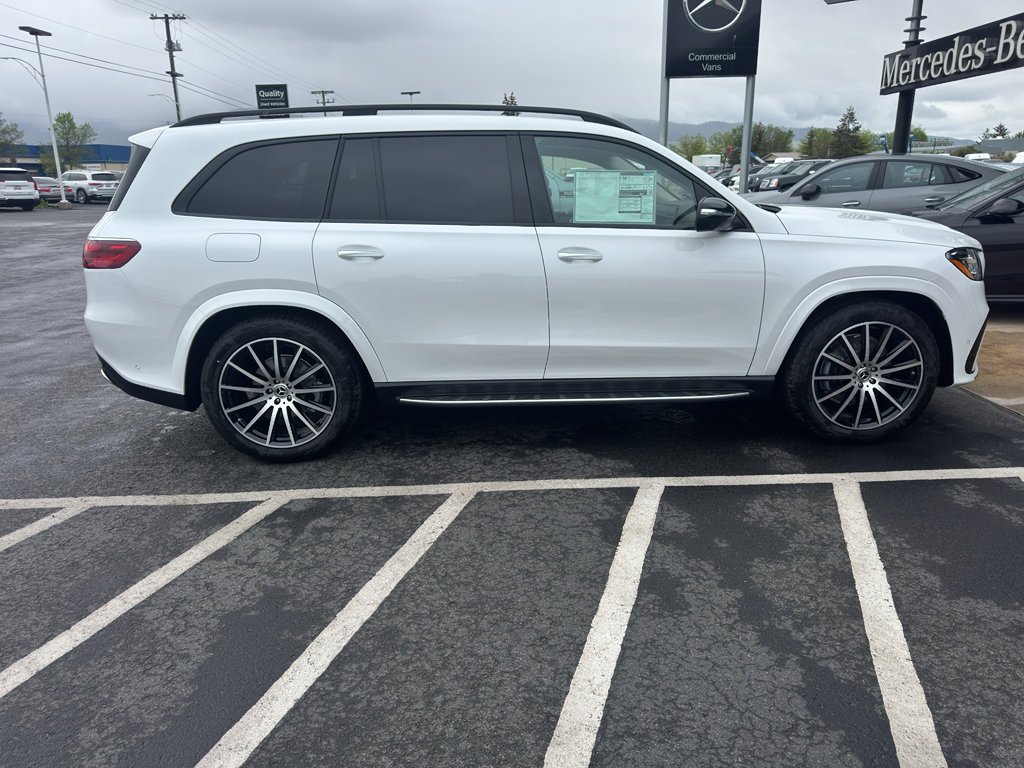 New 2026 MANUFAKTUR Moonlight White Metallic Mercedes-Benz GLS 580 image 23