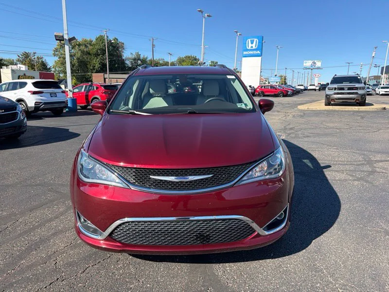 Used 2019 Red Chrysler Touring L image 2
