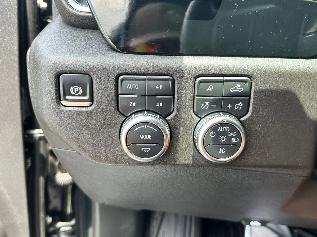 Used 2024 Black GMC SLT image 17
