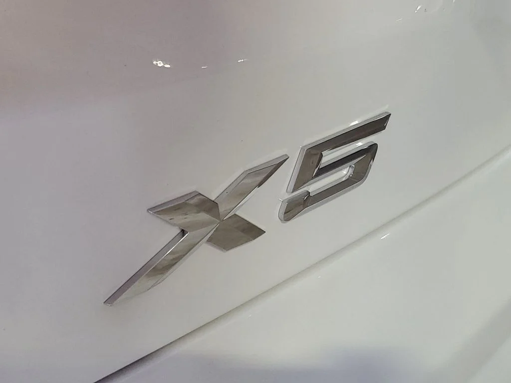 Used 2026 White BMW sDrive40i image 6
