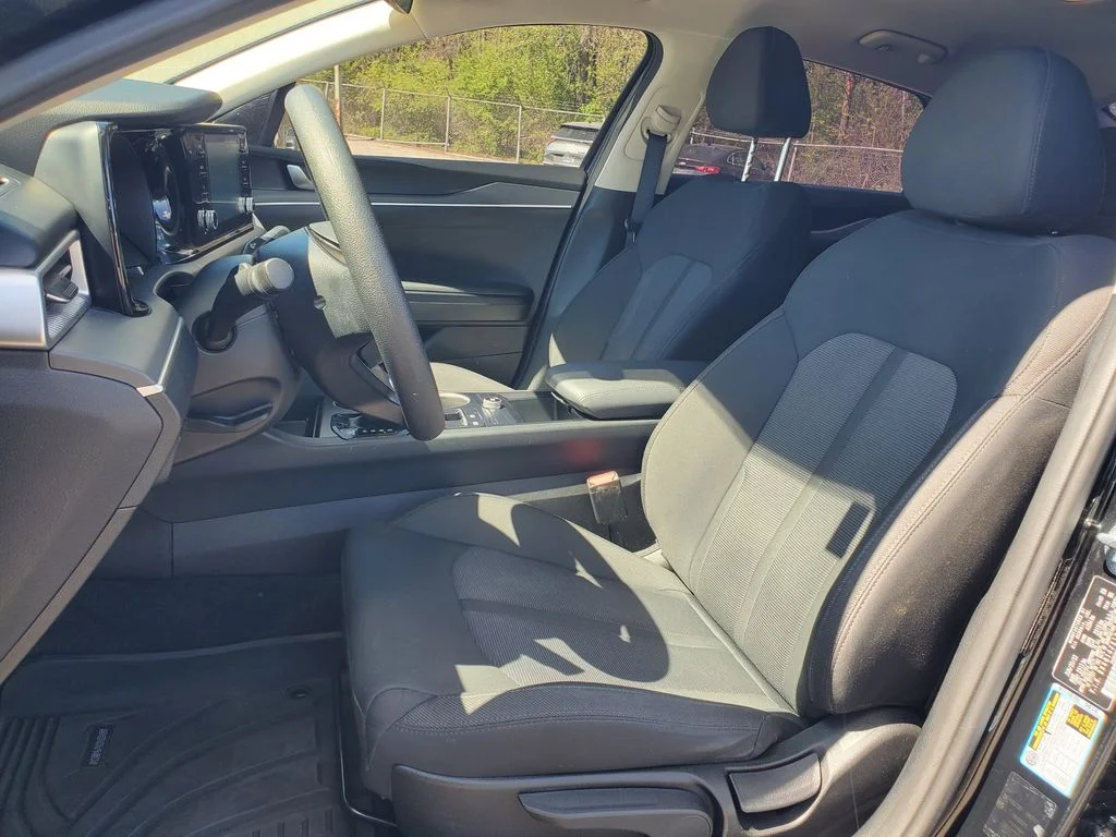 Used 2023 Black Kia LXS image 6
