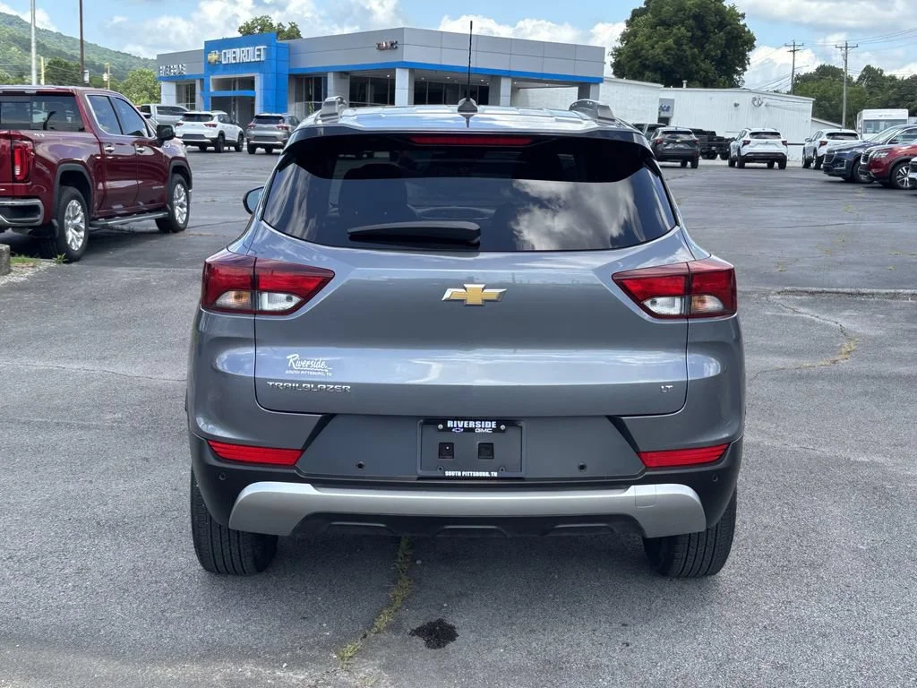 Used 2021 SATIN STEEL METALLIC Chevrolet LT image 8