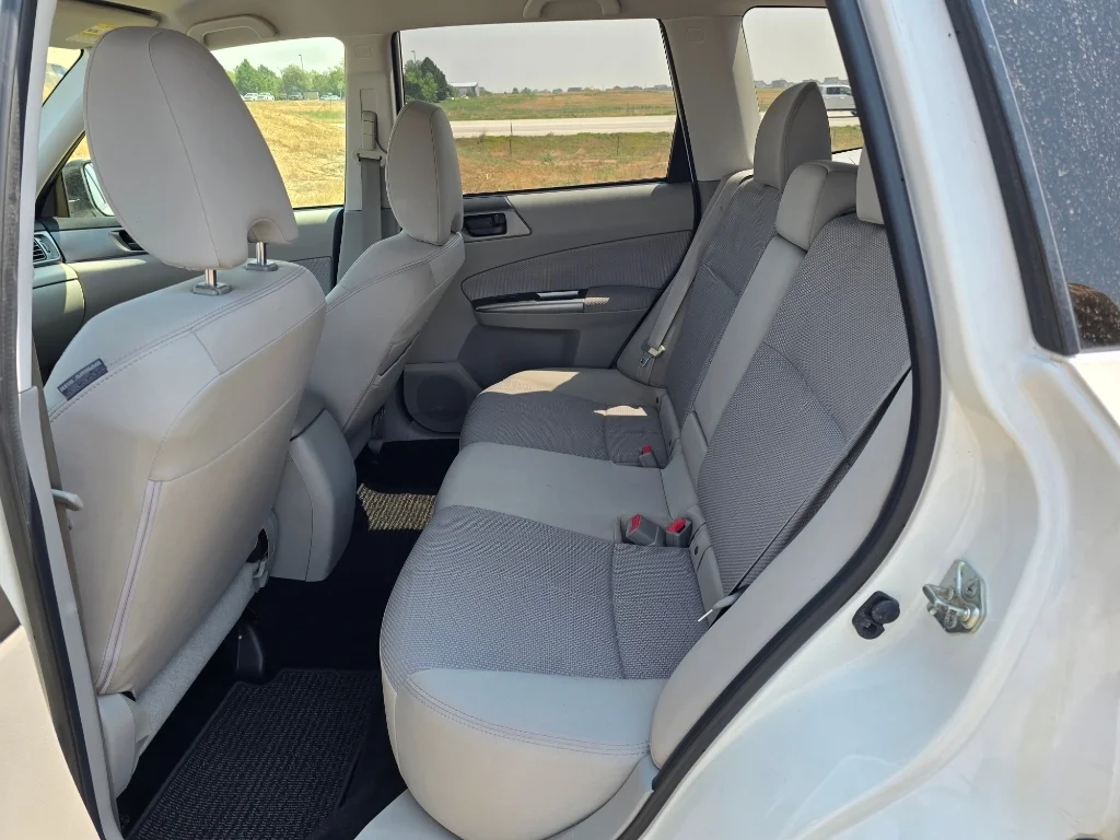 Used 2013 Satin White Pearl Subaru 2.5X image 14