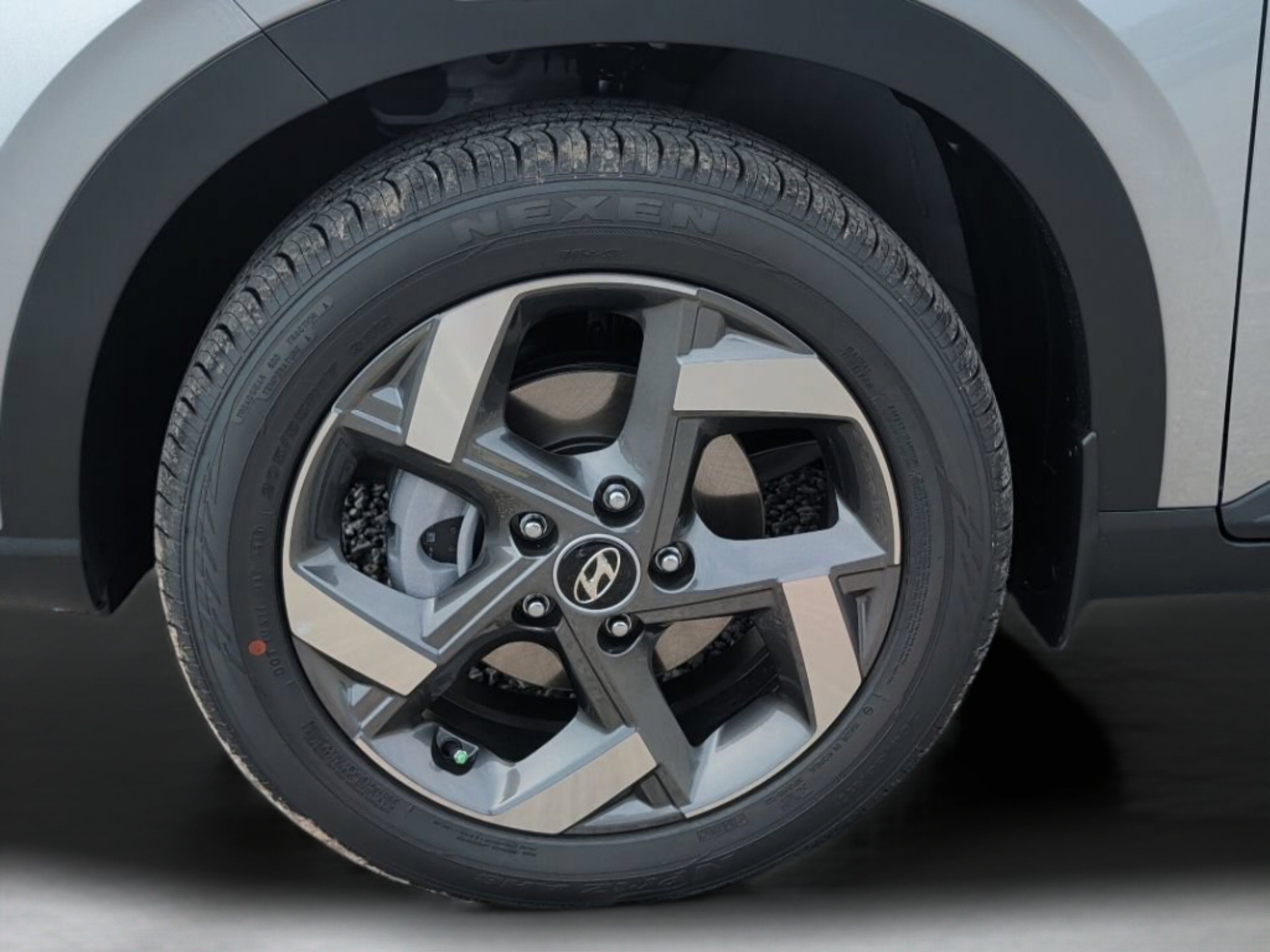 New 2026 Shimmering Silver Hyundai SEL image 44