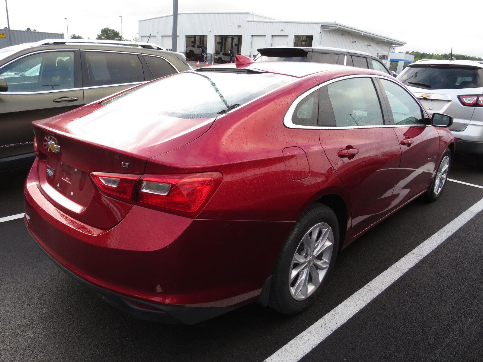 Used 2023 RADIANT RED TINTCOAT Chevrolet LT image 12