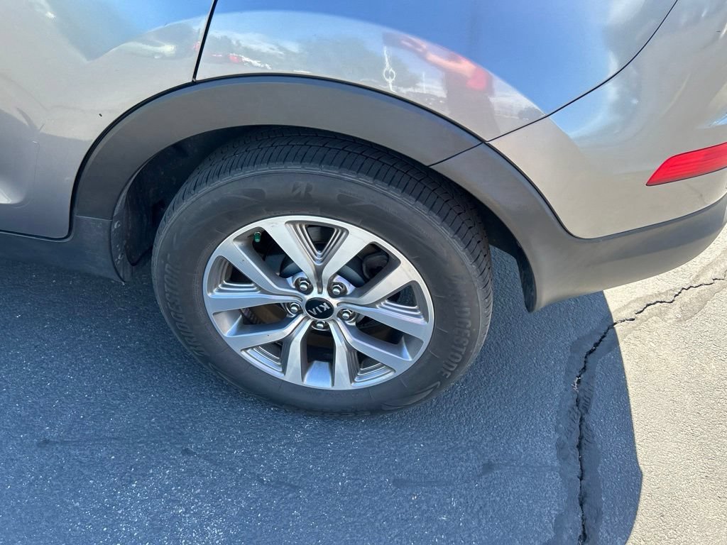 Used 2016 Mineral Silver Kia LX image 17