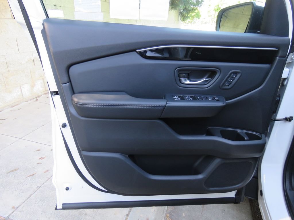 2025 Honda Pilot EX-L - Photo 17