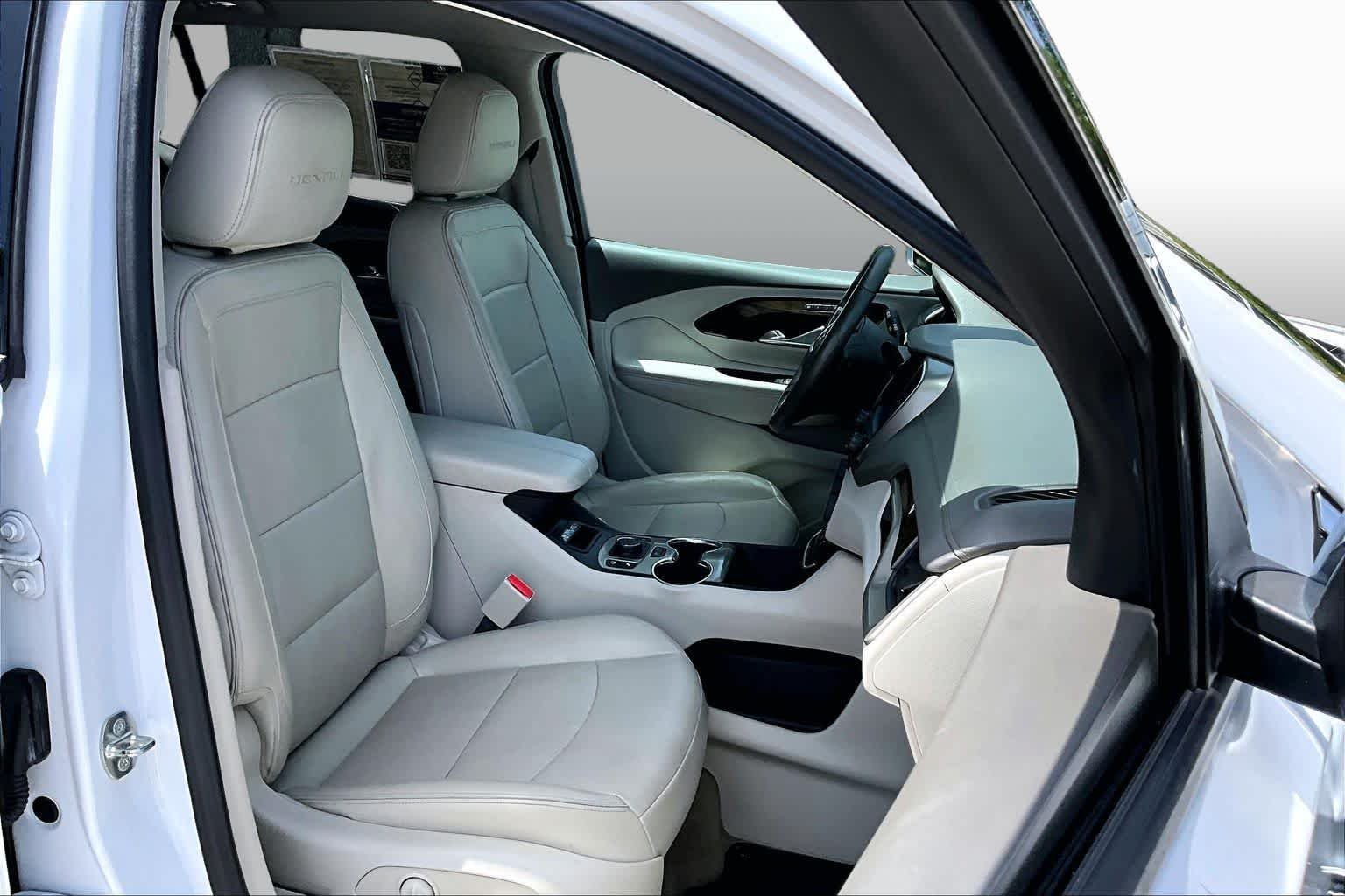 Used 2020 White Frost Tricoat GMC Denali image 9
